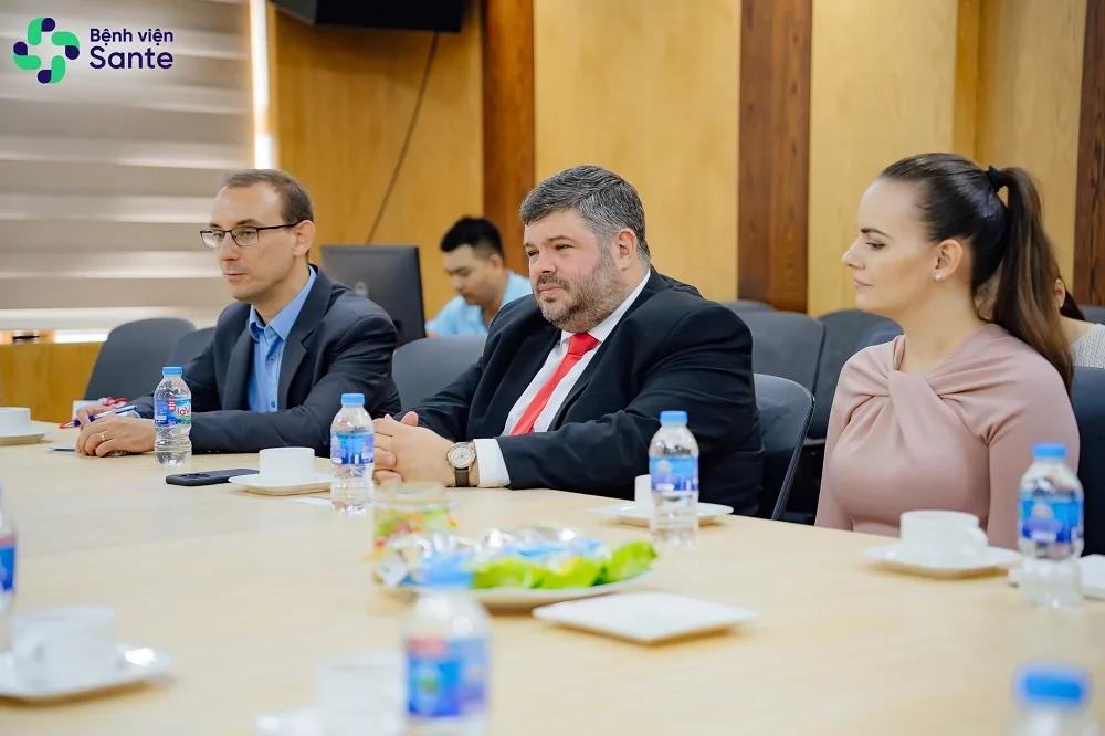 Sante Hospital Welcomes the Hungarian Consulate 1