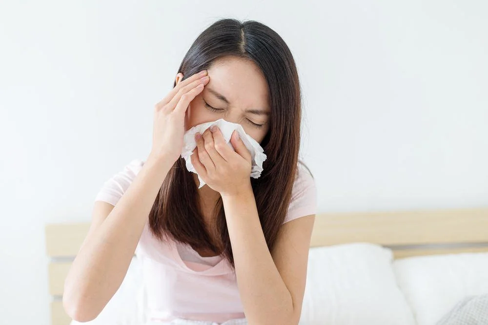 NGƯỜI BỊ VIÊM XOANG, VIÊM MŨI DỊ ỨNG NÊN LƯU Ý GÌ KHI GIAO MÙA? - Hình 2 - Bệnh viện SANTE Bình Thạnh, TP.HCM NGƯỜI BỊ VIÊM XOANG, VIÊM MŨI DỊ ỨNG NÊN LƯU Ý GÌ KHI GIAO MÙA? - Hình 2 - Bệnh viện SANTE Bình Thạnh, TP.HCM