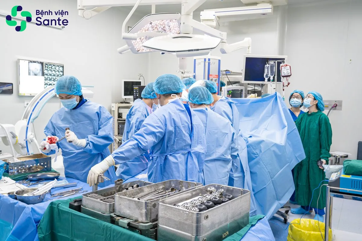 PHẪU THUẬT THAY KHỚP GỐI VÀ NHỮNG ĐIỀU BẠN CẦN BIẾT? - Hình 2 - Bệnh viện SANTE Bình Thạnh, TP.HCM PHẪU THUẬT THAY KHỚP GỐI VÀ NHỮNG ĐIỀU BẠN CẦN BIẾT? - Hình 2 - Bệnh viện SANTE Bình Thạnh, TP.HCM